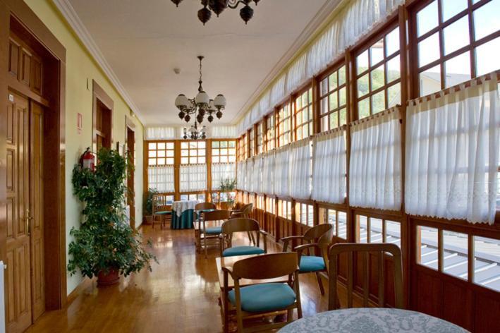 Hotel Restaurante La Casilla カンガス・デル・ナルセア エクステリア 写真