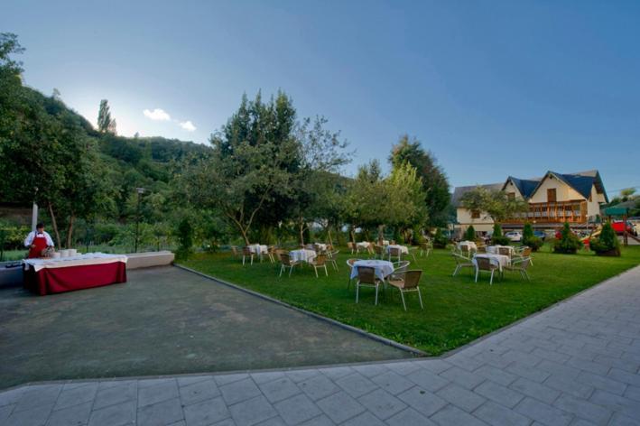 Hotel Restaurante La Casilla カンガス・デル・ナルセア エクステリア 写真