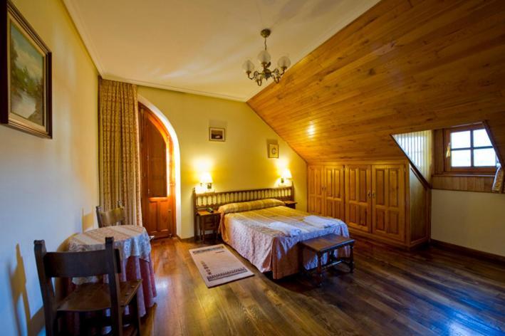 Hotel Restaurante La Casilla カンガス・デル・ナルセア 部屋 写真