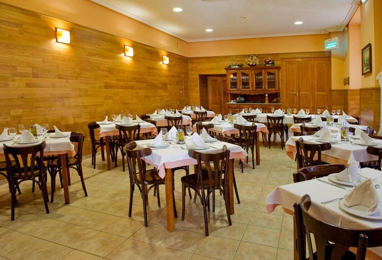 Hotel Restaurante La Casilla カンガス・デル・ナルセア エクステリア 写真