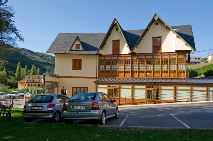 Hotel Restaurante La Casilla カンガス・デル・ナルセア エクステリア 写真