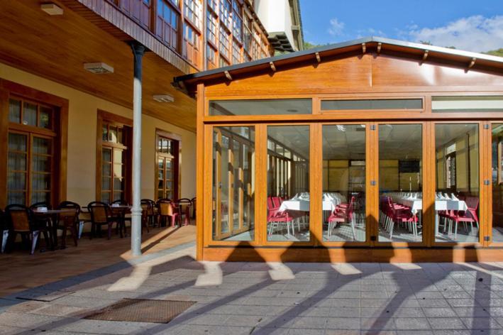 Hotel Restaurante La Casilla カンガス・デル・ナルセア エクステリア 写真