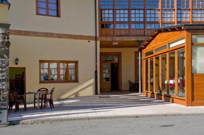 Hotel Restaurante La Casilla カンガス・デル・ナルセア エクステリア 写真