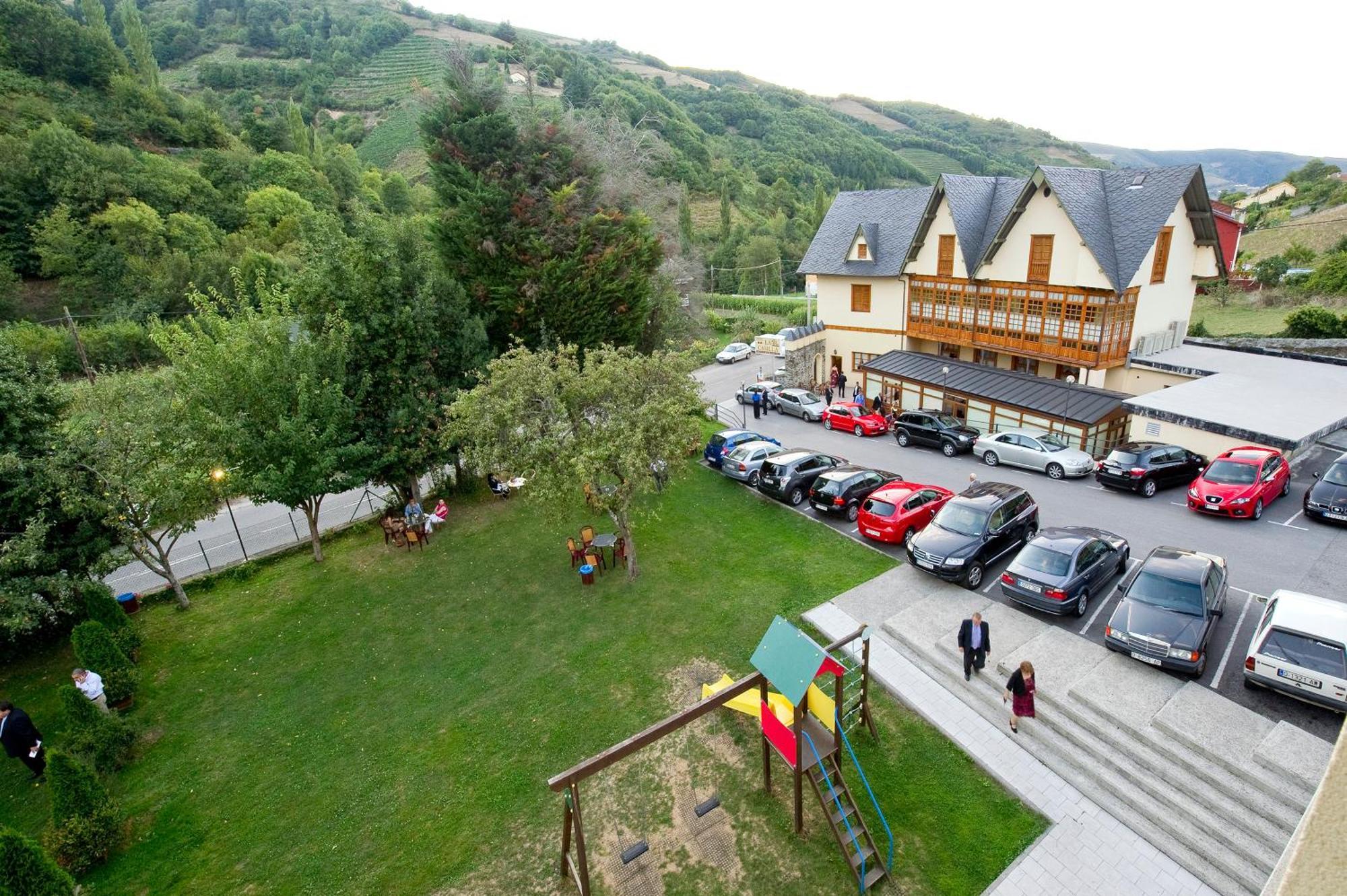 Hotel Restaurante La Casilla カンガス・デル・ナルセア エクステリア 写真